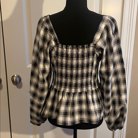 PLEIONE Black and White Peplum Blouse
Size Medium - Picture 3 of 8